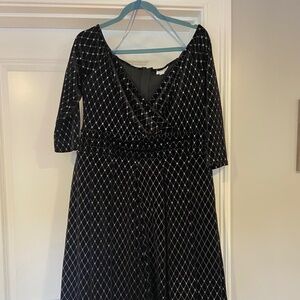 Unique Vintage size 1x/16 black and silver 3/4 length sleeve dress